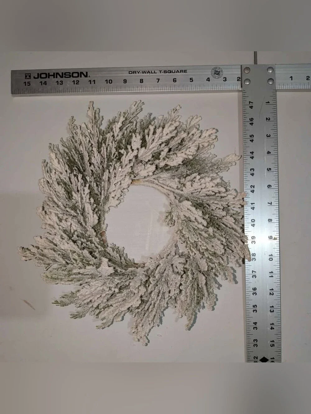 Artificial Frosted White Wreath 11